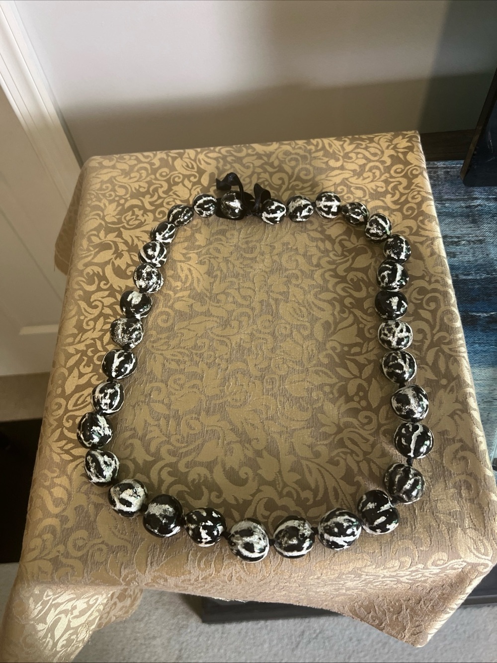 Chunky B & W Tiger Kukui Nut Lei Beads Satin Knotted/Tie Necklace Hawaiian